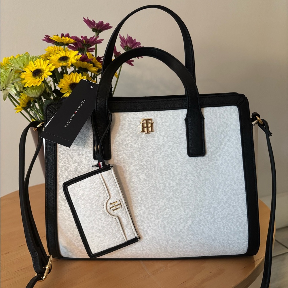 Tommy Hilfiger Elegant Black and White Satchel